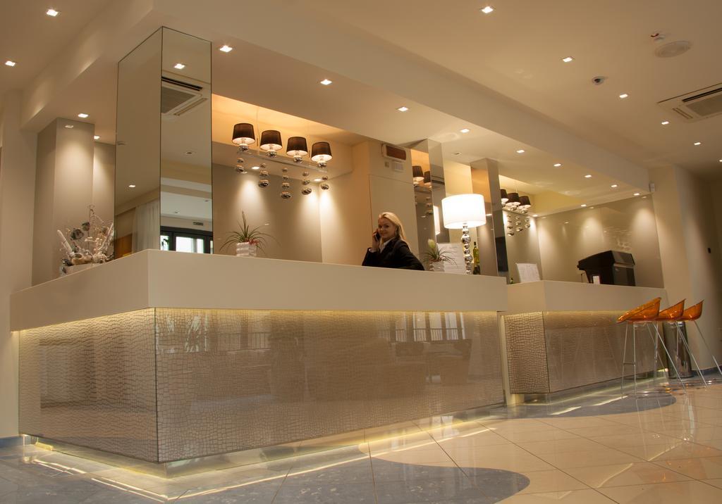 Hotel Aurora Mare Rimini Bagian luar foto