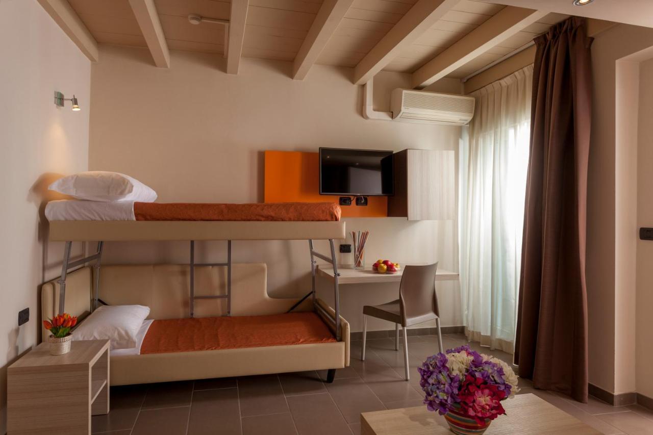 Hotel Aurora Mare Rimini Bagian luar foto